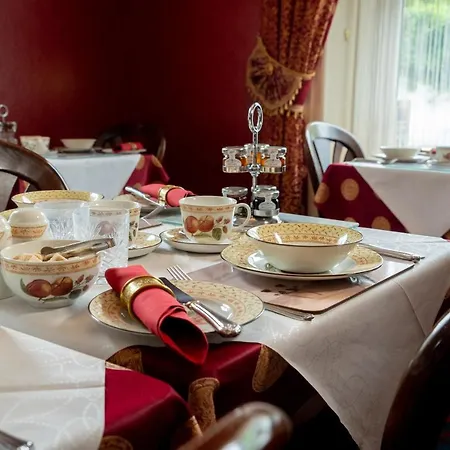 Barbican House 4*