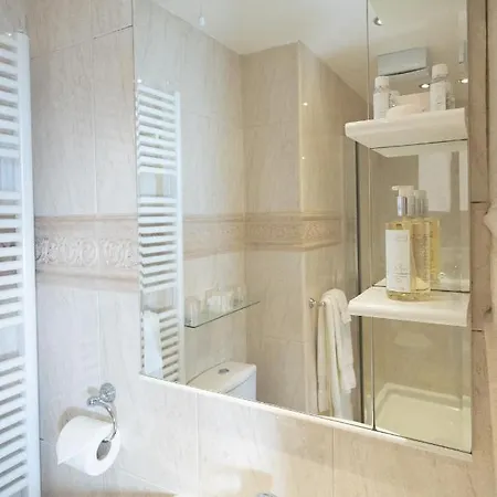 Barbican House يورك