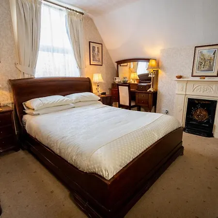 Barbican House 4*