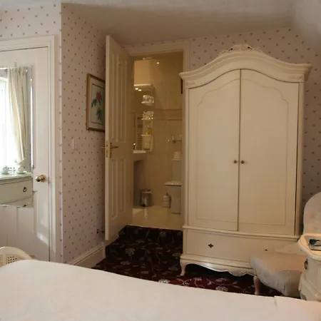 بيت ضيافة Barbican House