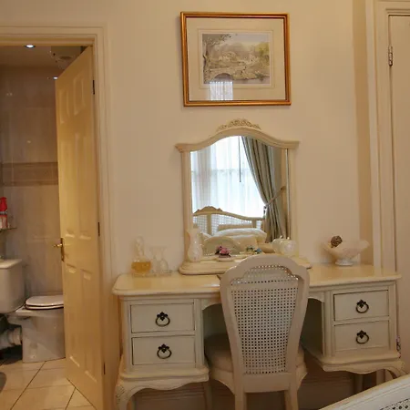 Barbican House 4*