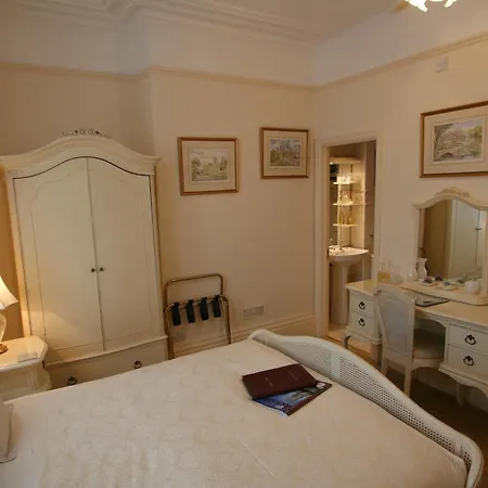 Barbican House Guest house 4*