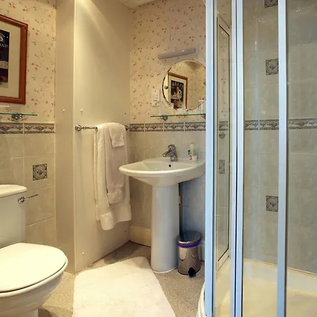 Barbican House 4*