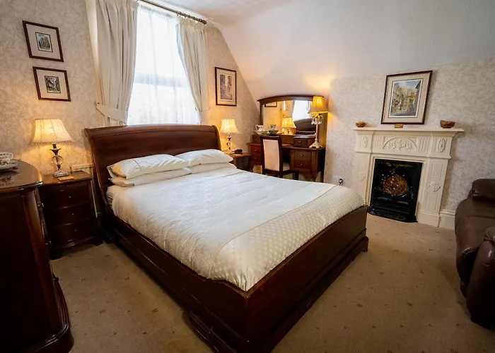 Barbican House 4*
